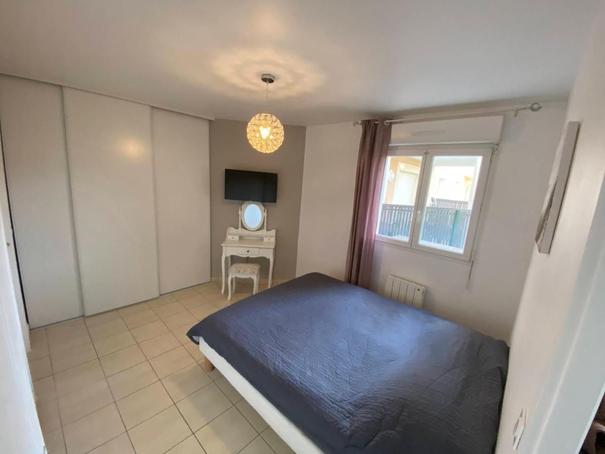 Appartement Entre Lac Et Mer Avec Piscine Péret Екстериор снимка
