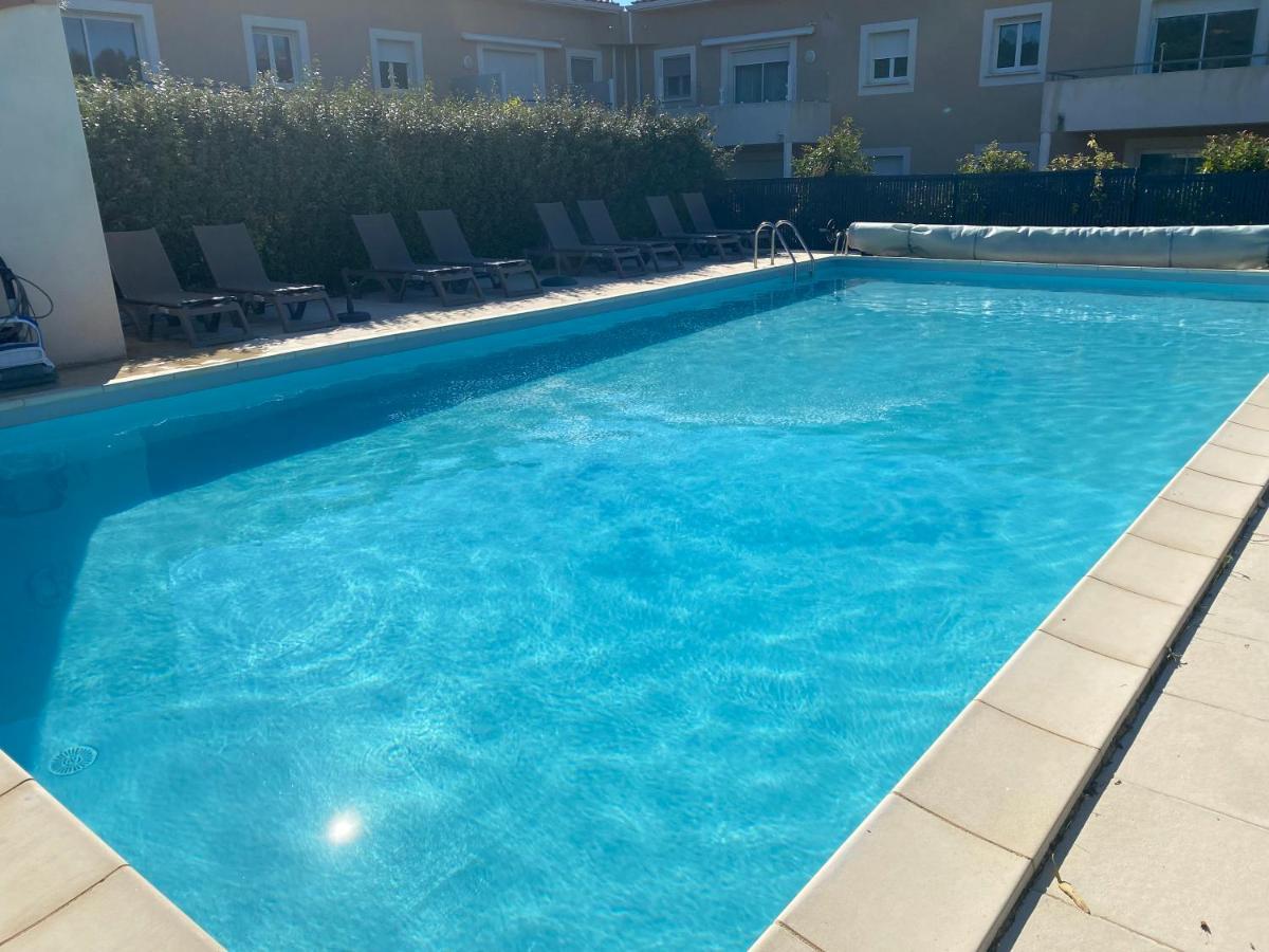 Appartement Entre Lac Et Mer Avec Piscine Péret Екстериор снимка